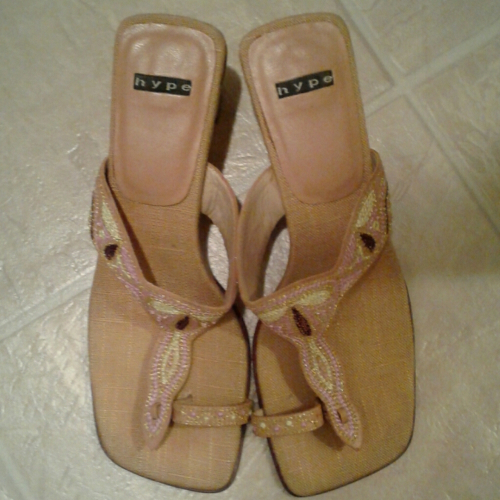Hype embroidered thong sandals